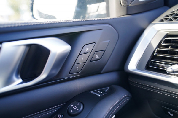 BMW X5 XDrive50e High Executive | X5M Kuipstoelen | Driving assistant Prof | HuD | Dravit Grau | Luchtvering | Stoelverkoeling |