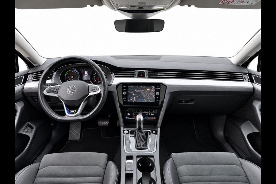 Volkswagen Passat Variant 1.4 TSI PHEV GTE | Pano | Trekhaak | Matrix | Massage | Camera | Travel Assist | Elektr. achterklep