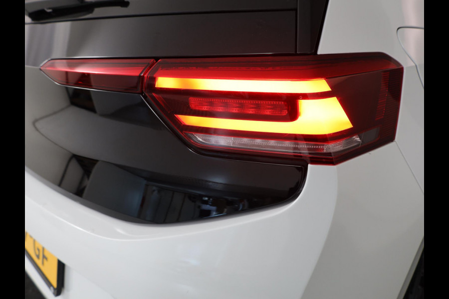 Volkswagen ID.3 Pure 45 kWh 150pk | Navi| int.voorverwarming| 18'LMvelgen