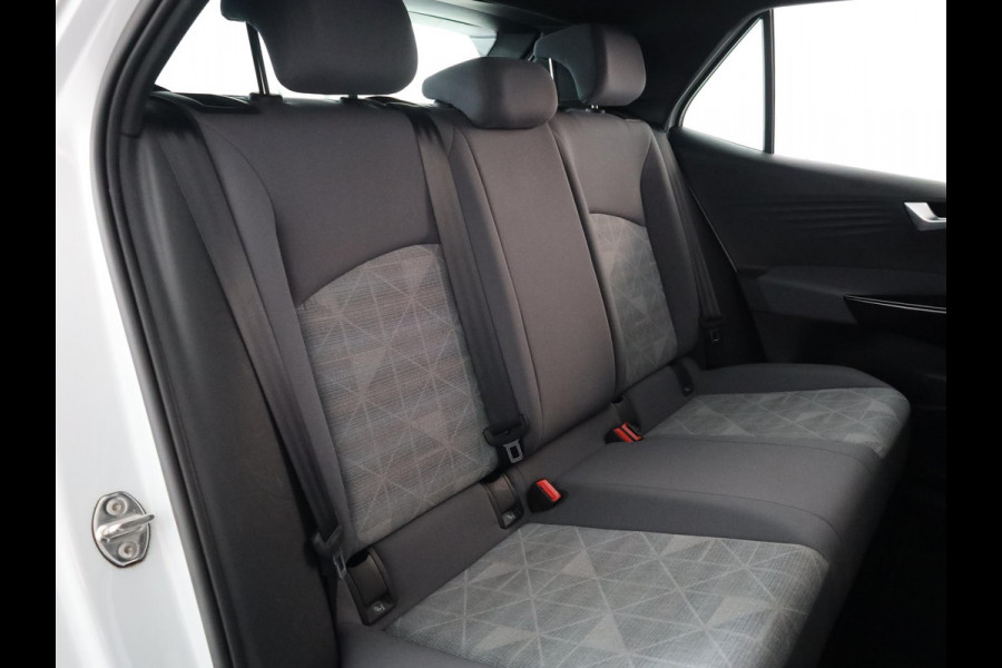 Volkswagen ID.3 Pure 45 kWh 150pk | Navi| int.voorverwarming| 18'LMvelgen