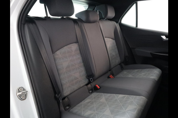 Volkswagen ID.3 Pure 45 kWh 150pk | Navi| int.voorverwarming| 18'LMvelgen
