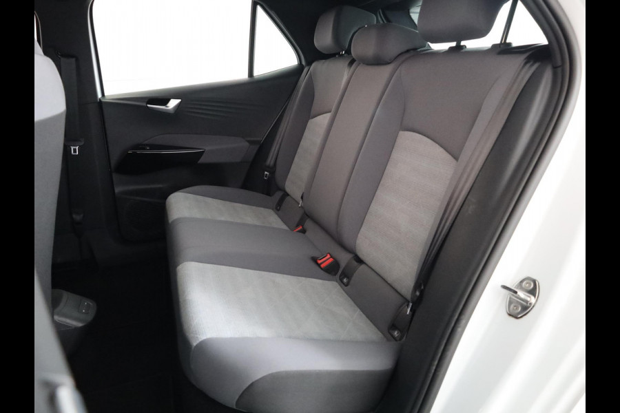 Volkswagen ID.3 Pure 45 kWh 150pk | Navi| int.voorverwarming| 18'LMvelgen
