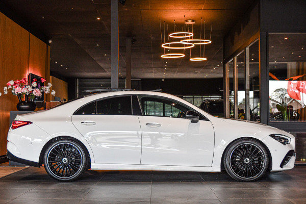 Mercedes-Benz CLA-Klasse 180 Star Edition AMG Line LIMITED, Panorama, Night, Camera, 19", Sfeer, Multibeam!