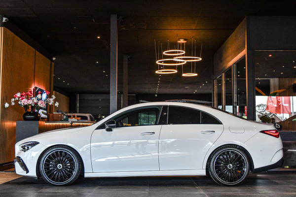 Mercedes-Benz CLA-Klasse 180 Star Edition AMG Line LIMITED, Panorama, Night, Camera, 19", Sfeer, Multibeam!