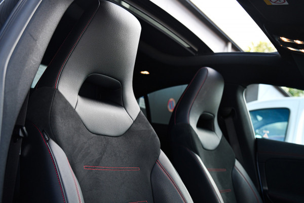 Mercedes-Benz CLA-Klasse 180 Star Edition AMG Line LIMITED, Panorama, Night, Camera, 19", Sfeer, Multibeam!