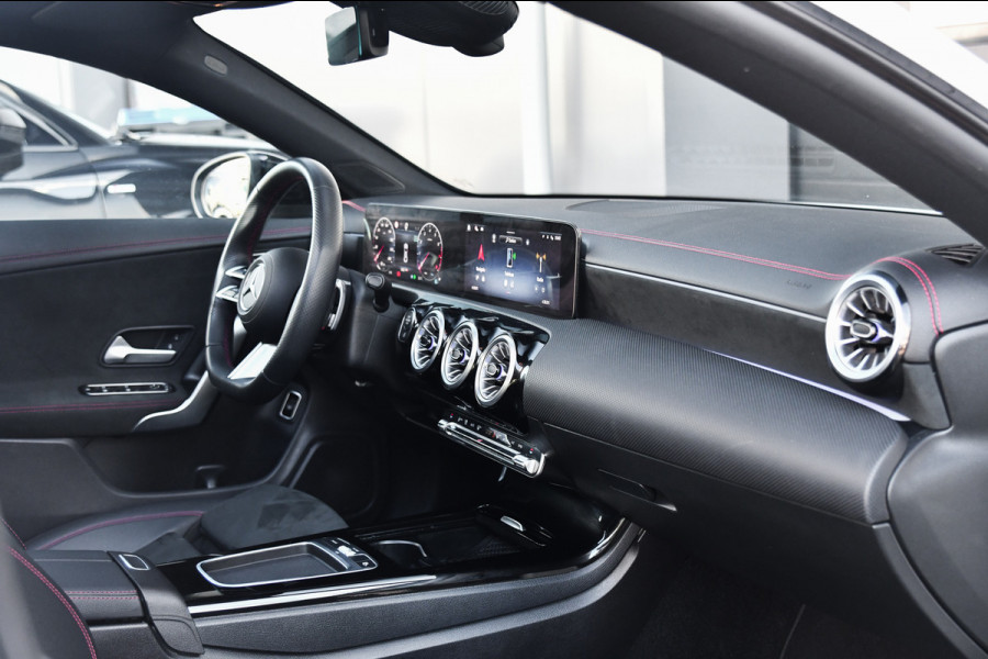 Mercedes-Benz CLA-Klasse 180 Star Edition AMG Line LIMITED, Panorama, Night, Camera, 19", Sfeer, Multibeam!