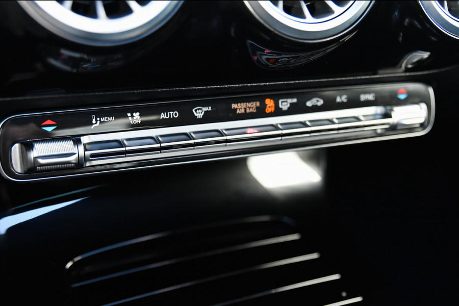 Mercedes-Benz CLA-Klasse 180 Star Edition AMG Line LIMITED, Panorama, Night, Camera, 19", Sfeer, Multibeam!