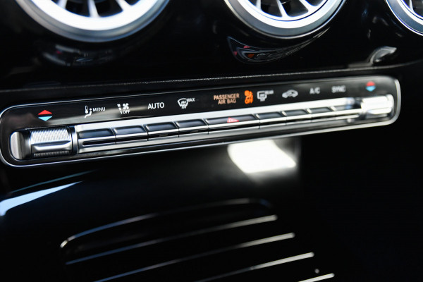 Mercedes-Benz CLA-Klasse 180 Star Edition AMG Line LIMITED, Panorama, Night, Camera, 19", Sfeer, Multibeam!