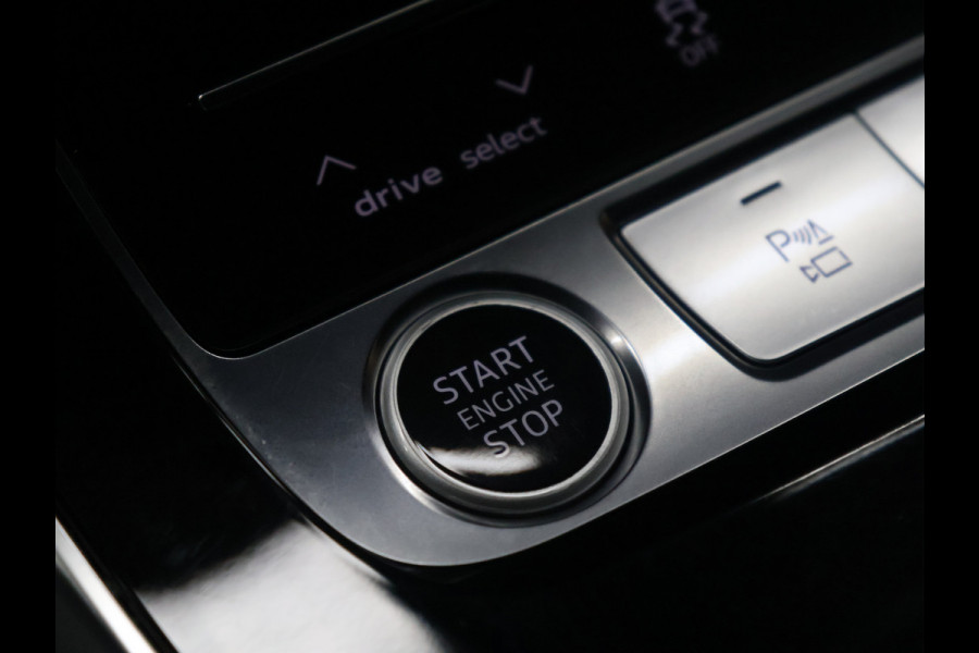 Audi Q7 60 TFSI e quattro Competition [SCHUIFKANTELDAK, APPLECARPLAY, ANDROID, CRUISE CONTROL, STOELVERWARMING, MEMORY SEATS, HEAT UP DISPLAY, DIGITAL DASH, CAMERA, PDC V+A, ELEKTRISCHE ACHTERKLEP, HALF ALCANTARA, NIEUWSTAAT]