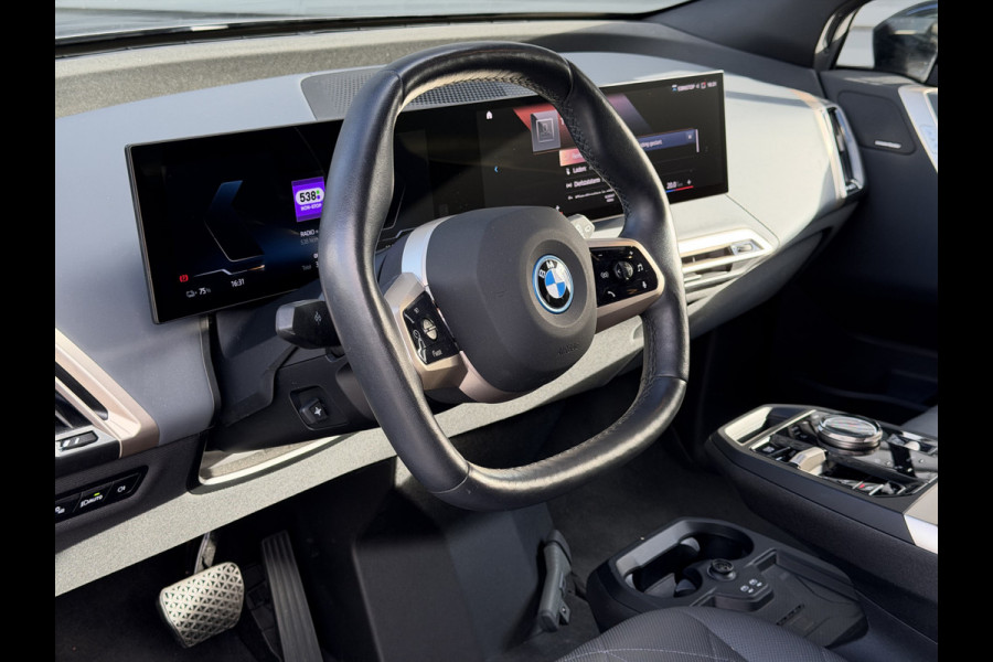 BMW iX xDrive40 Executive 77 kWh | SoH 100% | Sport Pakket | 360 Camera | Head-Up | Memory Stoelen