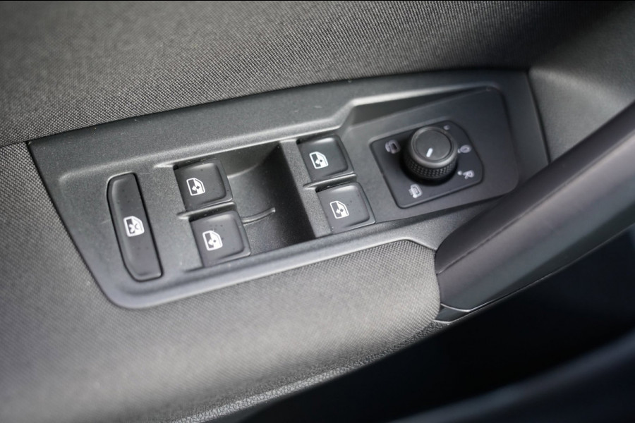 Volkswagen Tiguan 1.5 TSI Life Business|Prijs rijklaar incl. 12 mnd garantie|Stoel/stuurverwarming Camera LMV PDC Carplay DAB