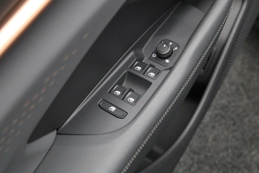 CUPRA Terramar 1.5 TSI e-Hybrid 204 PK Business PHEV, Leder-Alcantara, Winterpakket, 360 Camera