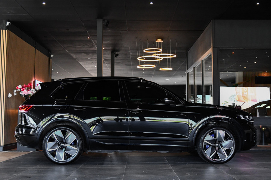 Volkswagen Touareg 3.0 TSi eHybrid 4MOTION R-Line, Nachtzicht, Massage, Softclose, Luchtv, Dynaudio, Koeling, HUD, 360, Pano!