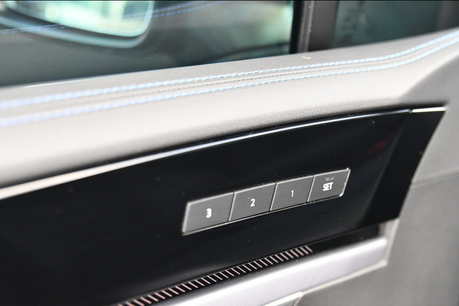 Volkswagen Touareg 3.0 TSi eHybrid 4MOTION R-Line, Nachtzicht, Massage, Softclose, Luchtv, Dynaudio, Koeling, HUD, 360, Pano!