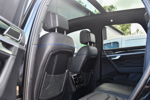Volkswagen Touareg 3.0 TSi eHybrid 4MOTION R-Line, Nachtzicht, Massage, Softclose, Luchtv, Dynaudio, Koeling, HUD, 360, Pano!