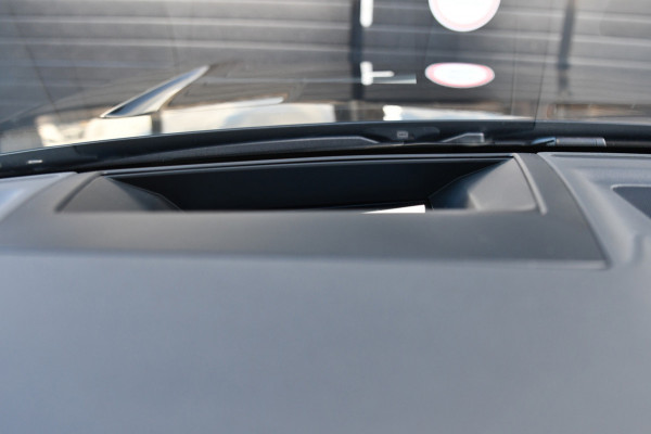 Volkswagen Touareg 3.0 TSi eHybrid 4MOTION R-Line, Nachtzicht, Massage, Softclose, Luchtv, Dynaudio, Koeling, HUD, 360, Pano!