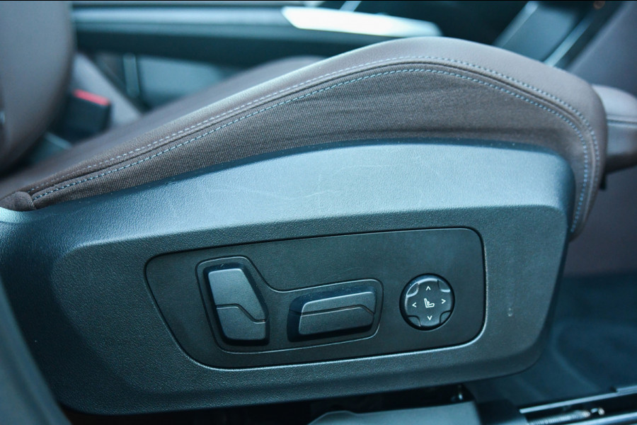 BMW X1 XDrive30e M Sport, Panorama, H.Kardon, Memory, 360, HUD, Ambiente, Trekhaak, Carplay!