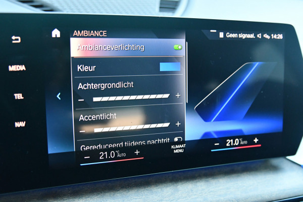 BMW X1 XDrive30e M Sport, Panorama, H.Kardon, Memory, 360, HUD, Ambiente, Trekhaak, Carplay!
