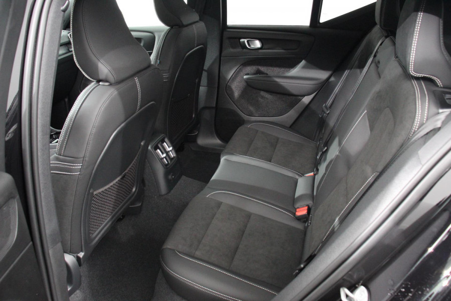 Volvo XC40 1.5 T5 Plug-in hybrid Ultimate Dark Electrisch Glazen Panorama dak Navigatie Dab Led Adaptive Cruise Control Camera Parkeer sensoren