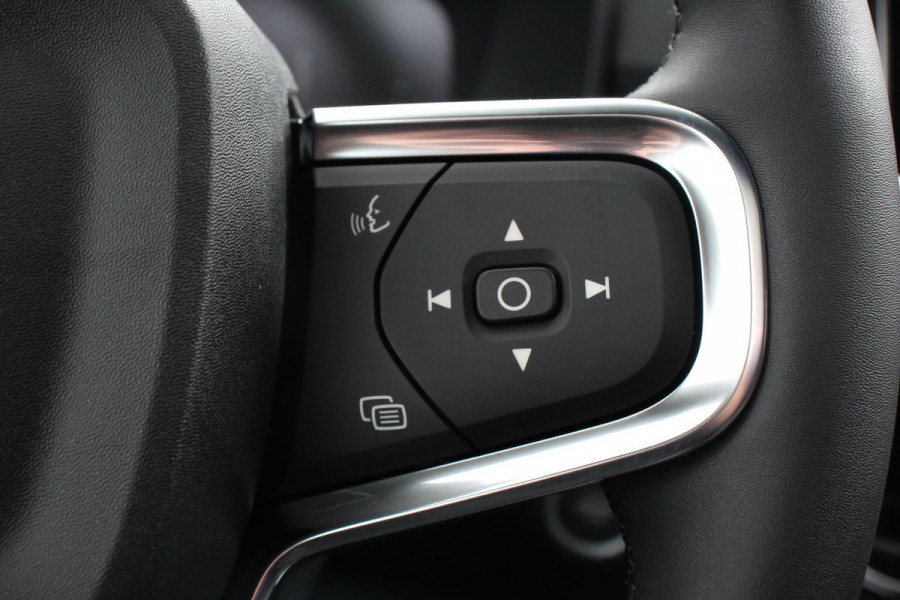 Volvo XC40 1.5 T5 Plug-in hybrid Ultimate Dark Electrisch Glazen Panorama dak Navigatie Dab Led Adaptive Cruise Control Camera Parkeer sensoren