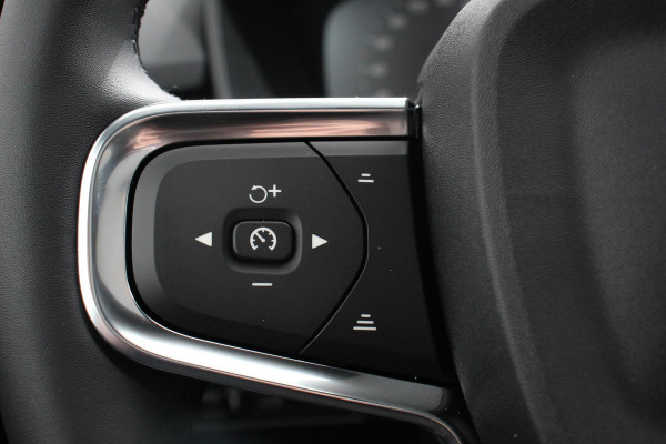 Volvo XC40 1.5 T5 Plug-in hybrid Ultimate Dark Electrisch Glazen Panorama dak Navigatie Dab Led Adaptive Cruise Control Camera Parkeer sensoren