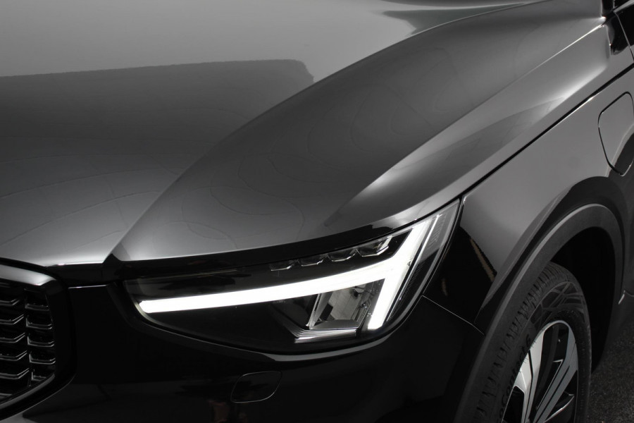 Volvo XC40 1.5 T5 Plug-in hybrid Ultimate Dark Electrisch Glazen Panorama dak Navigatie Dab Led Adaptive Cruise Control Camera Parkeer sensoren