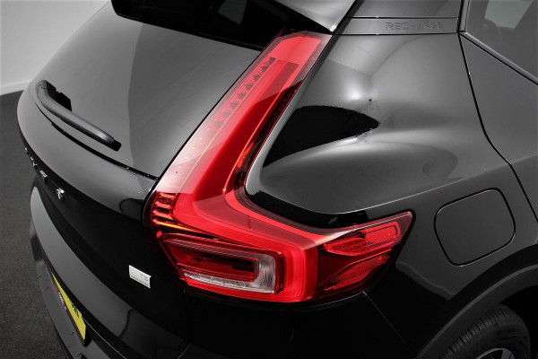 Volvo XC40 1.5 T5 Plug-in hybrid Ultimate Dark Electrisch Glazen Panorama dak Navigatie Dab Led Adaptive Cruise Control Camera Parkeer sensoren