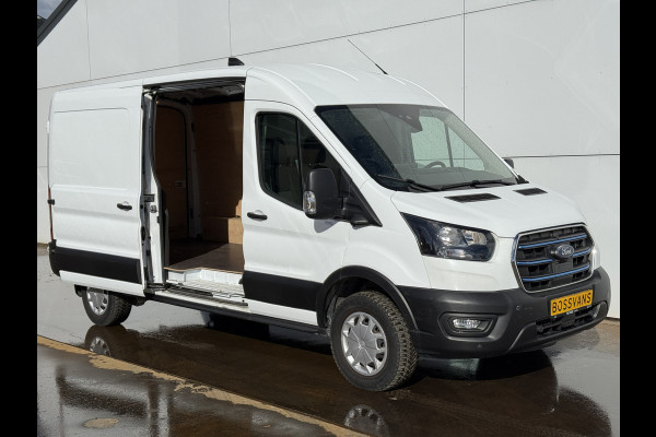 Ford E-Transit 68kWh 184PK L3H2 317km WLTP BEV Snelladen 360° Camera Cruise control Climate control Carplay Navigatie Parkeersensoren