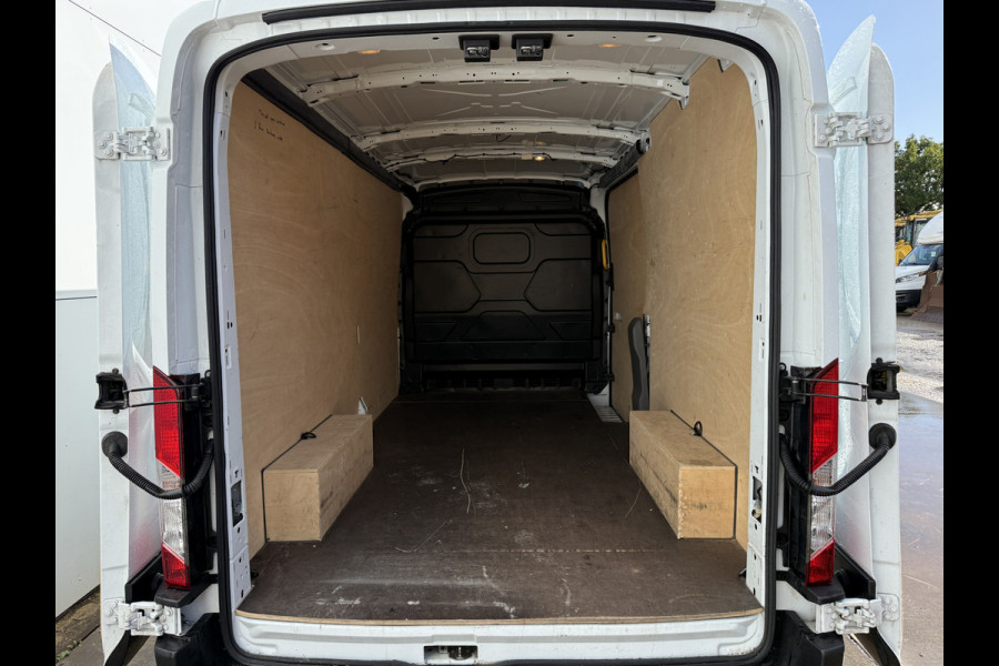 Ford E-Transit 68kWh 184PK L3H2 317km WLTP BEV Snelladen 360° Camera Cruise control Climate control Carplay Navigatie Parkeersensoren