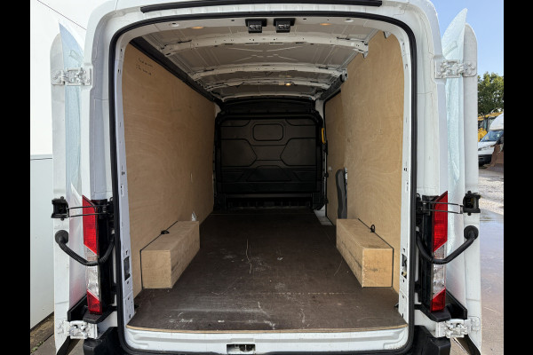 Ford E-Transit 68kWh 184PK L3H2 317km WLTP BEV Snelladen 360° Camera Cruise control Climate control Carplay Navigatie Parkeersensoren
