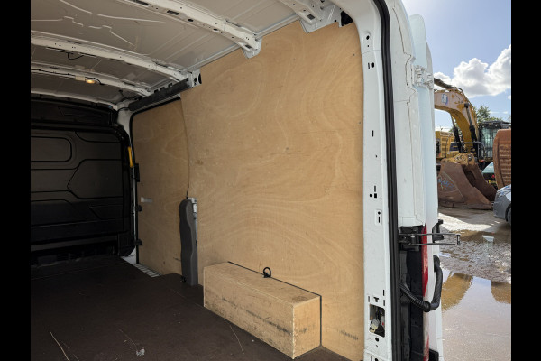 Ford E-Transit 68kWh 184PK L3H2 317km WLTP BEV Snelladen 360° Camera Cruise control Climate control Carplay Navigatie Parkeersensoren