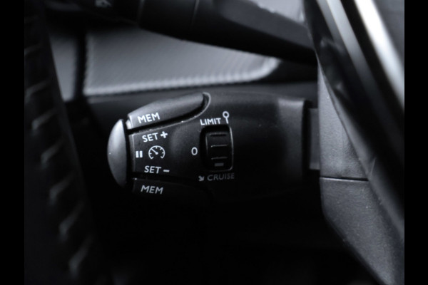Peugeot 2008 1.2 PureTech Pack Sport (APPLE CARPLAY,NAVI,PDC,CLIMATE,CRUISE,LED,ELEKTRISCH PAKKET,SPORTSTOELEN,NETTE STAAT)
