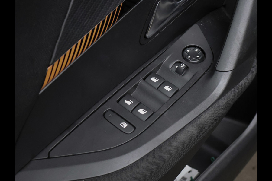 Peugeot 2008 1.2 PureTech Pack Sport (APPLE CARPLAY,NAVI,PDC,CLIMATE,CRUISE,LED,ELEKTRISCH PAKKET,SPORTSTOELEN,NETTE STAAT)