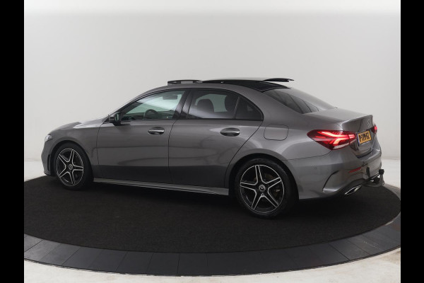 Mercedes-Benz A-Klasse 200 Business Solution AMG | Panoramadak | Cruise control | Stoelverwarming | Trekhaak | Sfeerverlichting | Carplay | Camera | Park assist | Sfeerverlichting