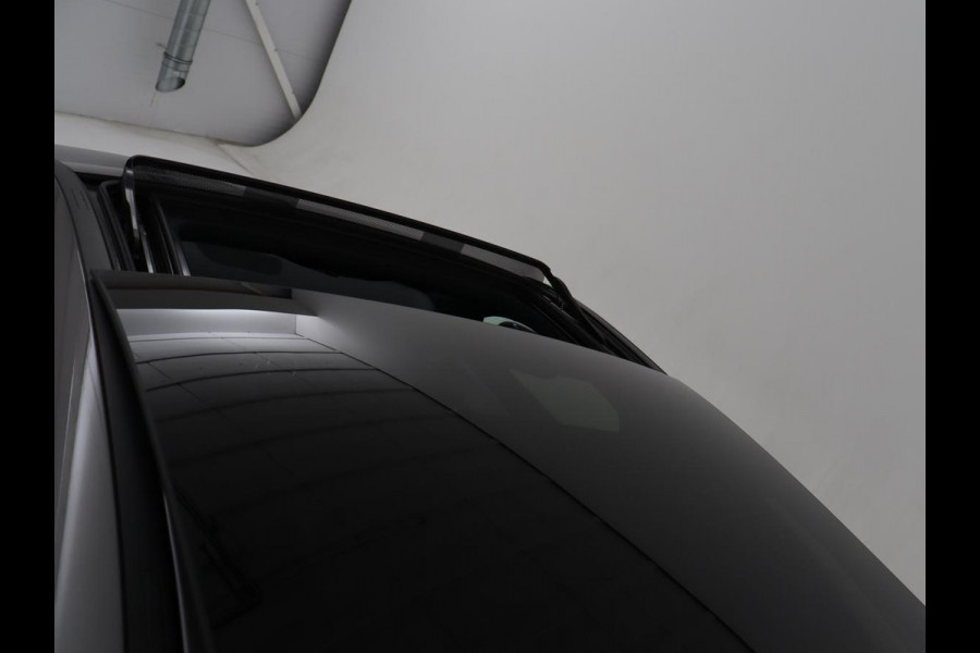 Mercedes-Benz A-Klasse 200 Business Solution AMG | Panoramadak | Cruise control | Stoelverwarming | Trekhaak | Sfeerverlichting | Carplay | Camera | Park assist | Sfeerverlichting