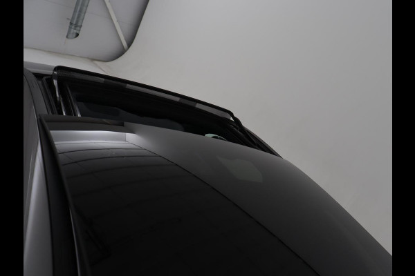 Mercedes-Benz A-Klasse 200 Business Solution AMG | Panoramadak | Cruise control | Stoelverwarming | Trekhaak | Sfeerverlichting | Carplay | Camera | Park assist | Sfeerverlichting