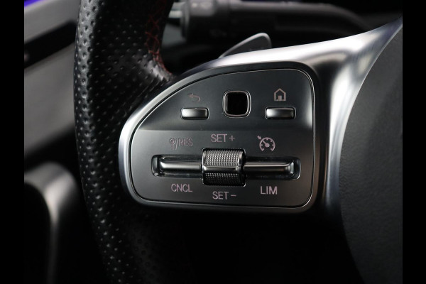 Mercedes-Benz A-Klasse 200 Business Solution AMG | Panoramadak | Cruise control | Stoelverwarming | Trekhaak | Sfeerverlichting | Carplay | Camera | Park assist | Sfeerverlichting