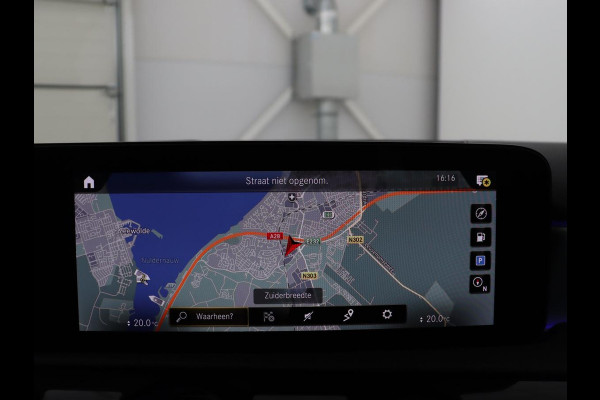 Mercedes-Benz A-Klasse 200 Business Solution AMG | Panoramadak | Cruise control | Stoelverwarming | Trekhaak | Sfeerverlichting | Carplay | Camera | Park assist | Sfeerverlichting