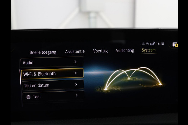 Mercedes-Benz A-Klasse 200 Business Solution AMG | Panoramadak | Cruise control | Stoelverwarming | Trekhaak | Sfeerverlichting | Carplay | Camera | Park assist | Sfeerverlichting