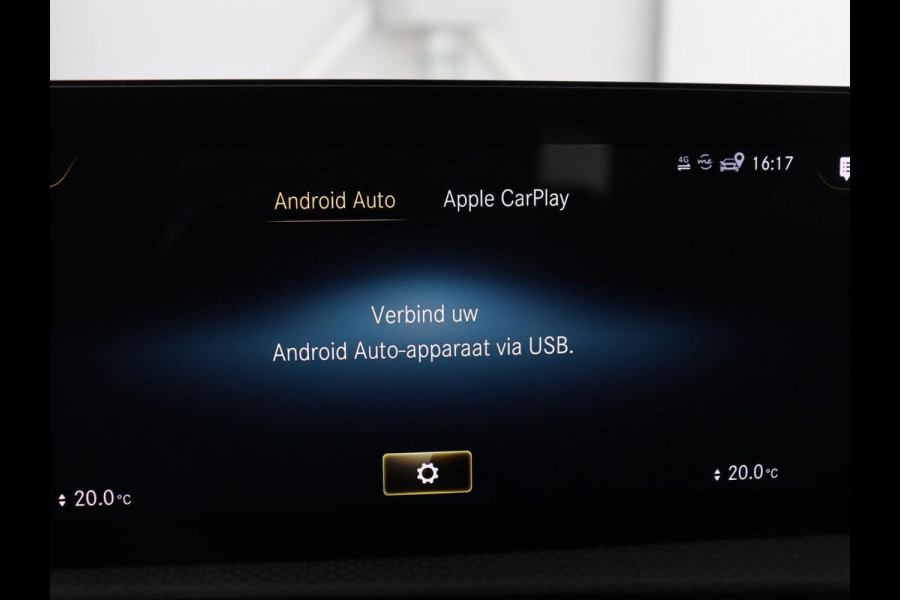 Mercedes-Benz A-Klasse 200 Business Solution AMG | Panoramadak | Cruise control | Stoelverwarming | Trekhaak | Sfeerverlichting | Carplay | Camera | Park assist | Sfeerverlichting