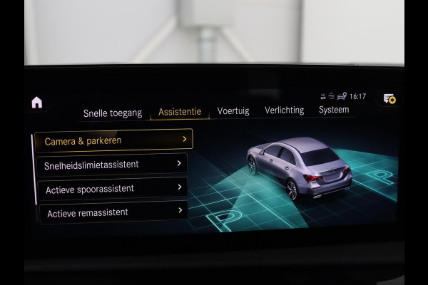 Mercedes-Benz A-Klasse 200 Business Solution AMG | Panoramadak | Cruise control | Stoelverwarming | Trekhaak | Sfeerverlichting | Carplay | Camera | Park assist | Sfeerverlichting