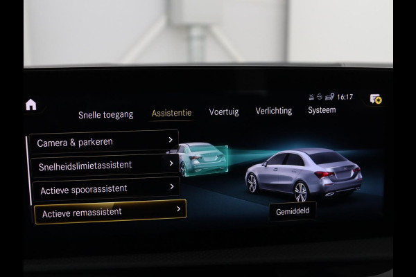 Mercedes-Benz A-Klasse 200 Business Solution AMG | Panoramadak | Cruise control | Stoelverwarming | Trekhaak | Sfeerverlichting | Carplay | Camera | Park assist | Sfeerverlichting