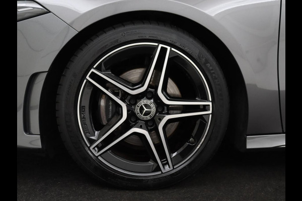 Mercedes-Benz A-Klasse 200 Business Solution AMG | Panoramadak | Cruise control | Stoelverwarming | Trekhaak | Sfeerverlichting | Carplay | Camera | Park assist | Sfeerverlichting