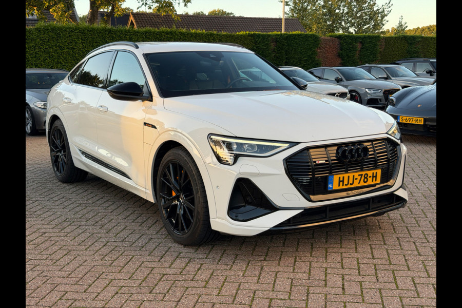 Audi e-tron Sportback 50 quattro S edition 71 kWh / SOH 97%! / Nieuwstaat / Camera / Luchtvering / B&O / 21'' / Leer&Alcantara / CarPlay / DAB / Cruise Control