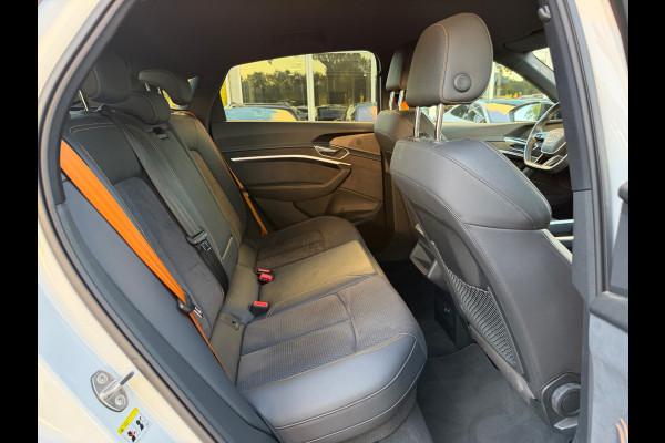 Audi e-tron Sportback 50 quattro S edition 71 kWh / SOH 97%! / Nieuwstaat / Camera / Luchtvering / B&O / 21'' / Leer&Alcantara / CarPlay / DAB / Cruise Control