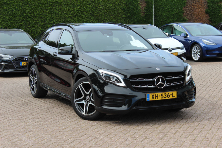 Mercedes-Benz GLA 180 Business Solution AMG Night Upgrade / Camera / Apple CarPlay / 19'' / Half leder / Navigatie / Getint glas / Stoelverwarming / Cruise Control