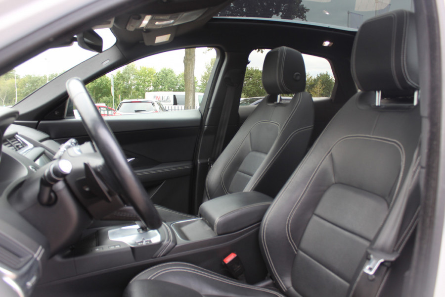 Jaguar E-Pace 2.0 P250 AWD SE / Panoramadak / Camera / Head-up / Leder / 19'' / Meridian / Memory seats / Navigatie / Dodehoek / Stoelverwarming / ACC