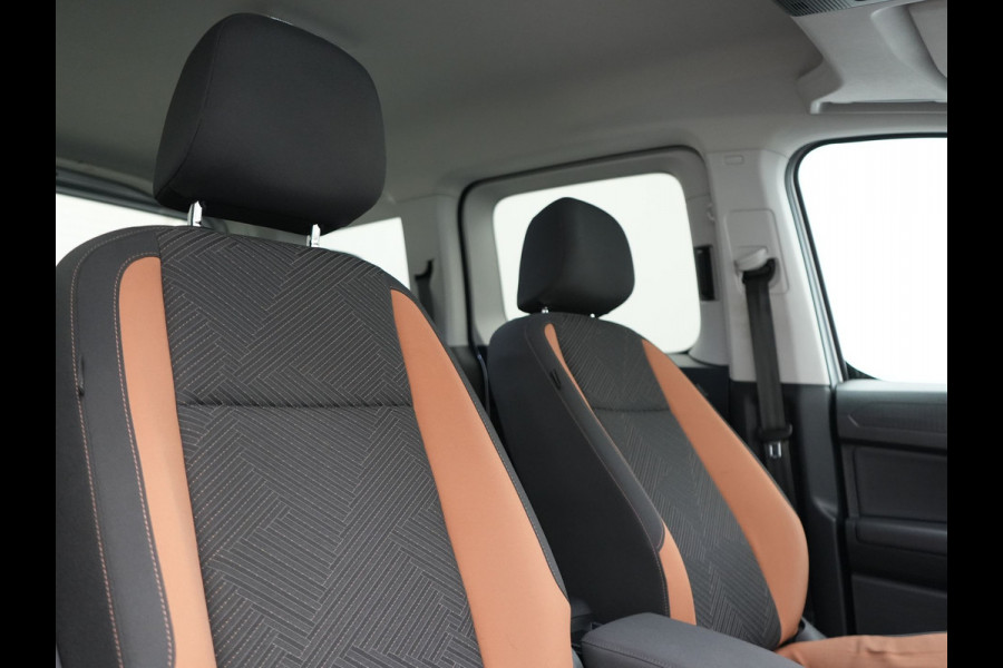 Volkswagen Caddy 5 Persoons 1.5 TSI Panamericana Automaat DSG 115pk Dealer O.H. | Adaptive Cruise | Camera | Stoelverwarming | Apple Carplay | BLIS | Navigatie | DAB | IQ Drive | Travel Assist | Draadloze Telefoonlader | Park Assist |