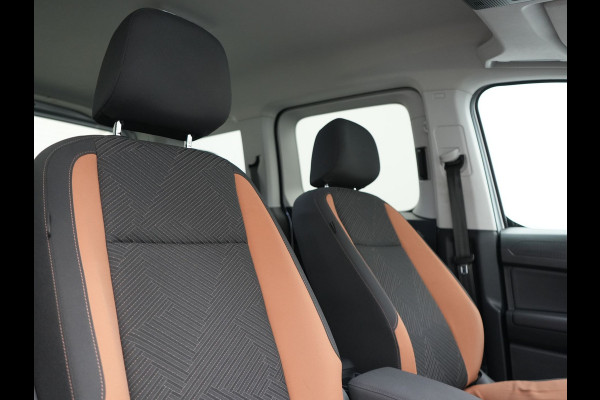Volkswagen Caddy 5 Persoons 1.5 TSI Panamericana Automaat DSG 115pk Dealer O.H. | Adaptive Cruise | Camera | Stoelverwarming | Apple Carplay | BLIS | Navigatie | DAB | IQ Drive | Travel Assist | Draadloze Telefoonlader | Park Assist |