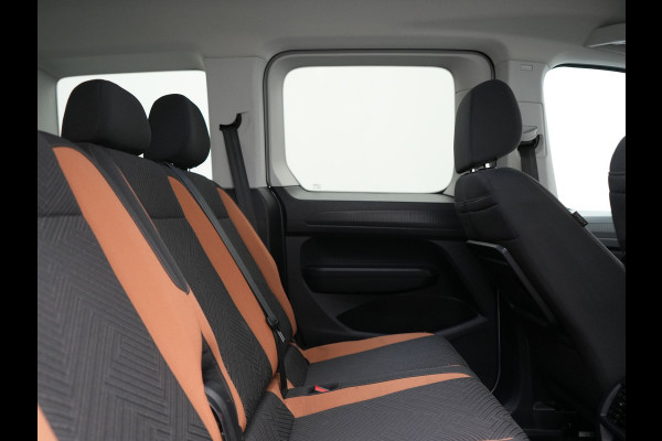 Volkswagen Caddy 5 Persoons 1.5 TSI Panamericana Automaat DSG 115pk Dealer O.H. | Adaptive Cruise | Camera | Stoelverwarming | Apple Carplay | BLIS | Navigatie | DAB | IQ Drive | Travel Assist | Draadloze Telefoonlader | Park Assist |